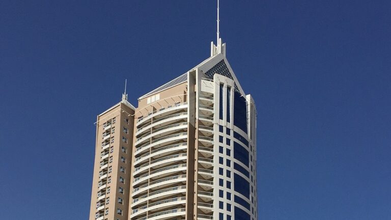 Siraj Tower, Dubai image